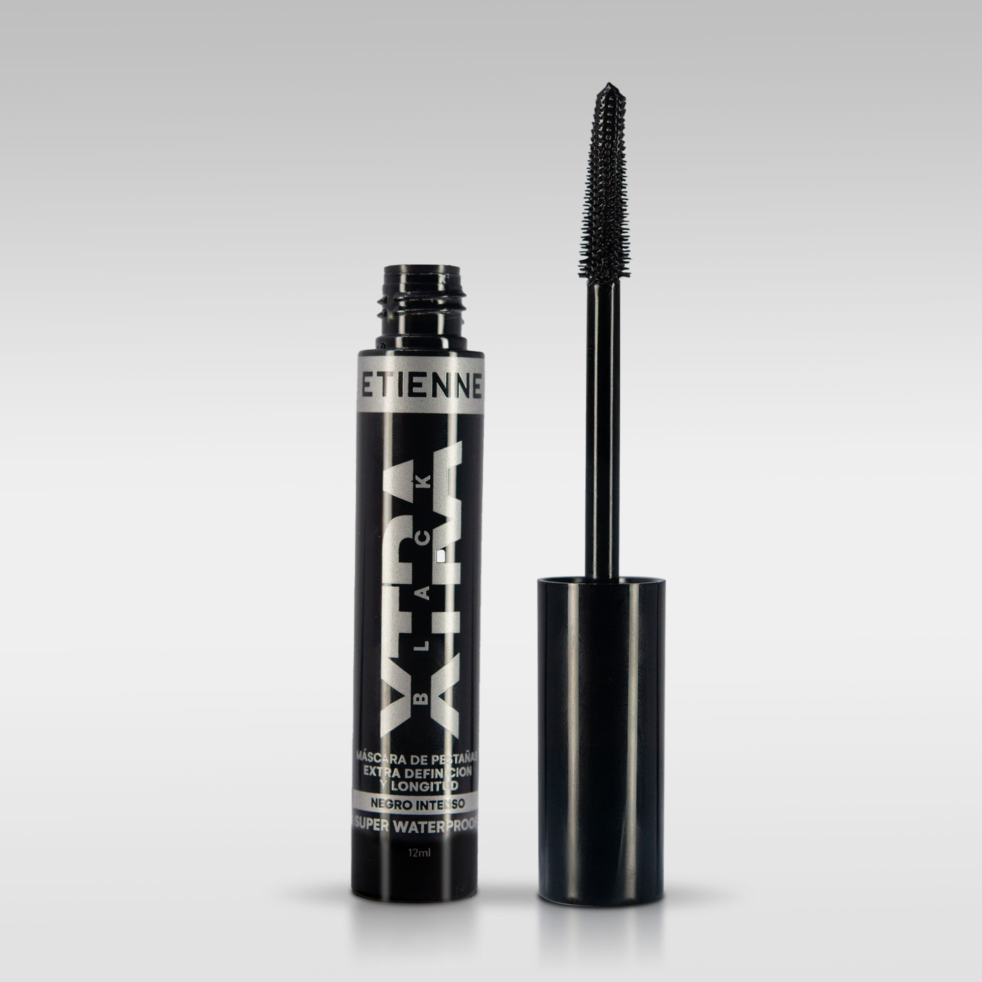 Mascara de Xtra Black Super Waterproof