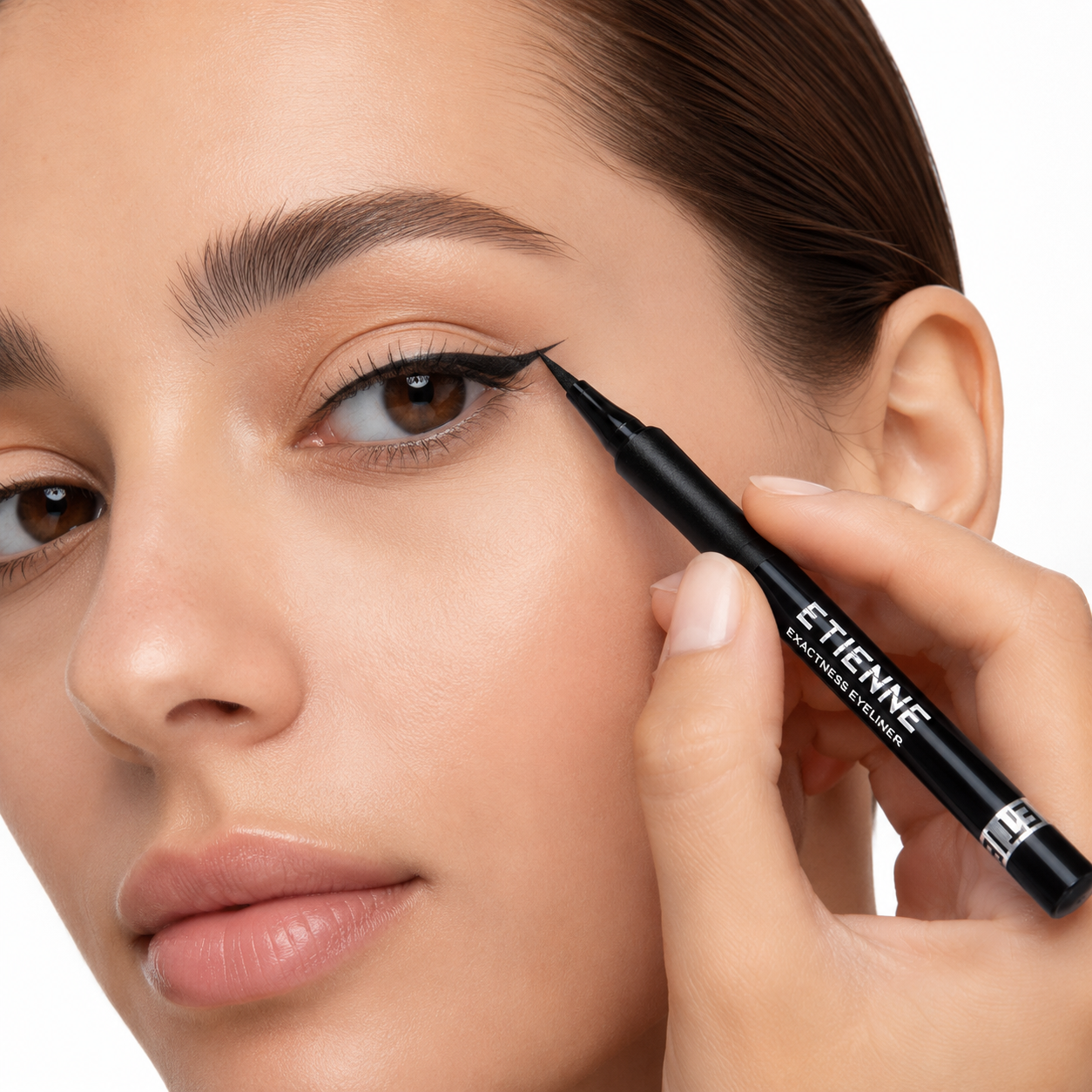 DELINEADOR EXACTENESS DE OJOS EN PLUMÓN